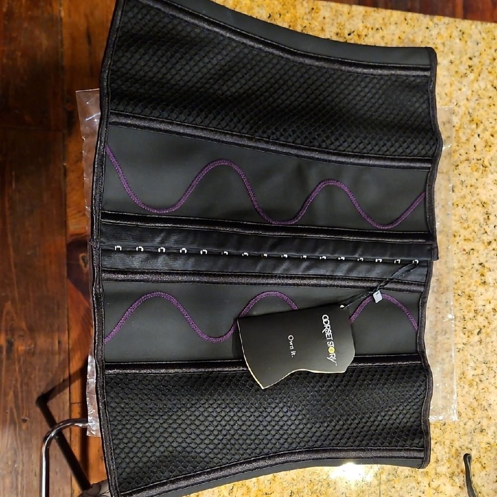 Corset Story Liner